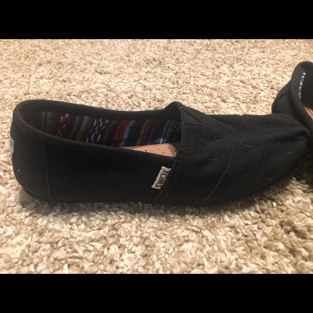 Toms black 8.5
